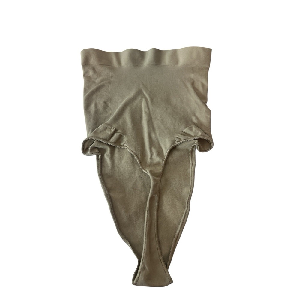 Skims Women's Solid Seamless Sculpt Mid-Waisted Thong Medium Sand NWOT
